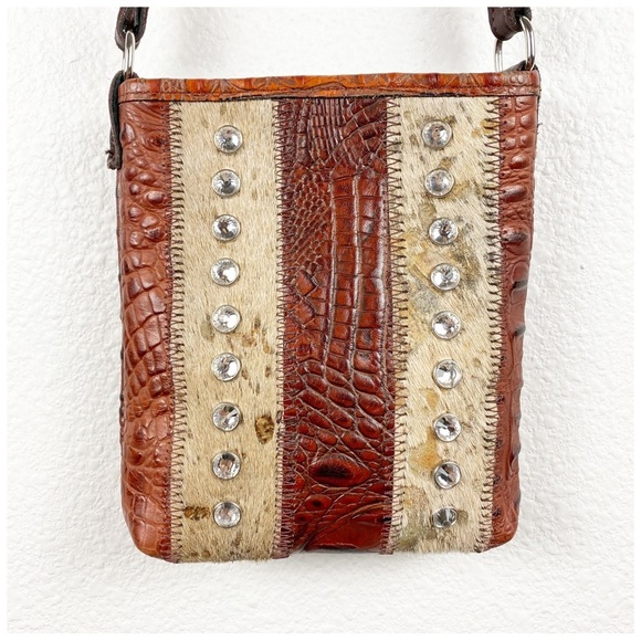 Raviani‎ Leather Croc Embossed Crossbody - Picture 2 of 9